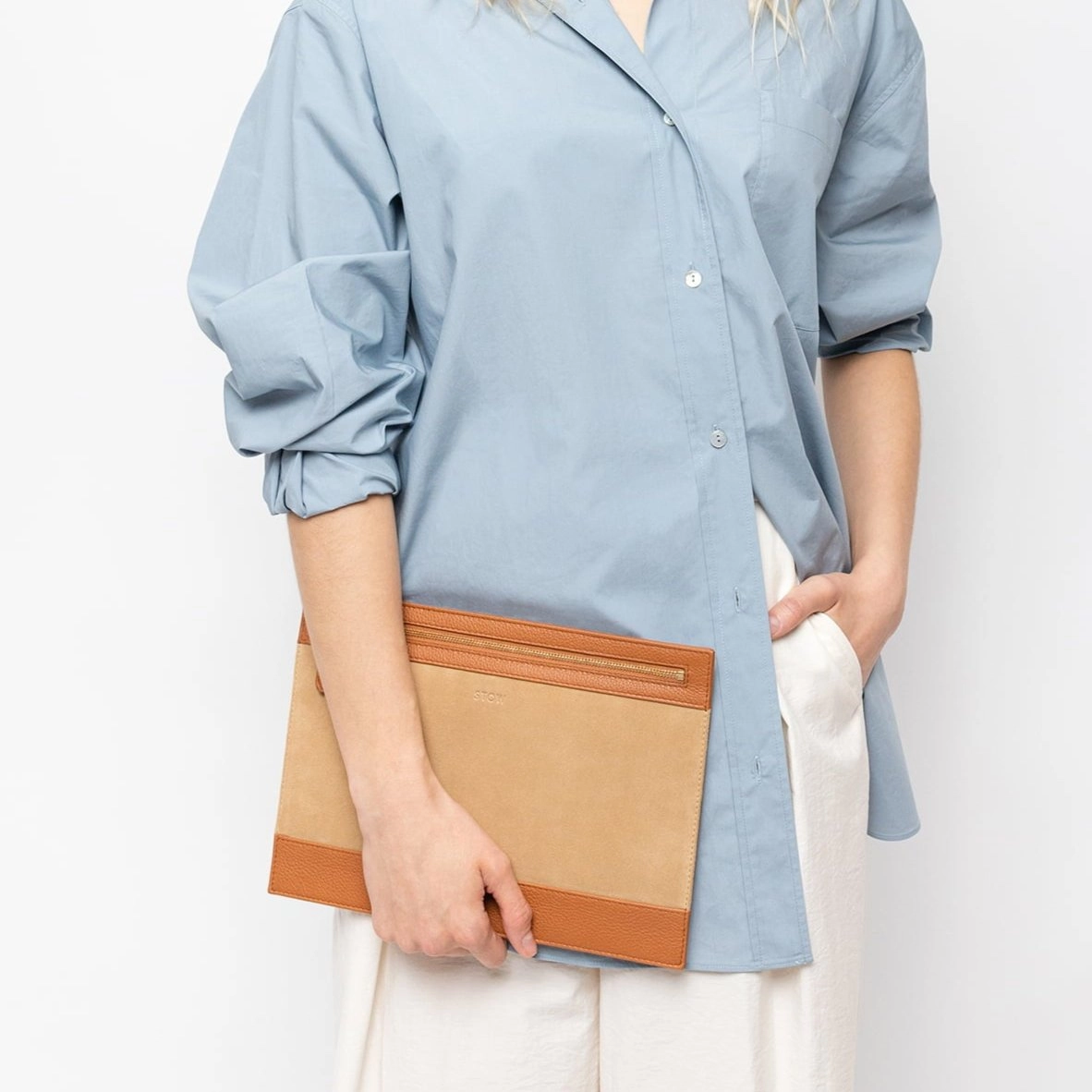 Suedeview Pouch