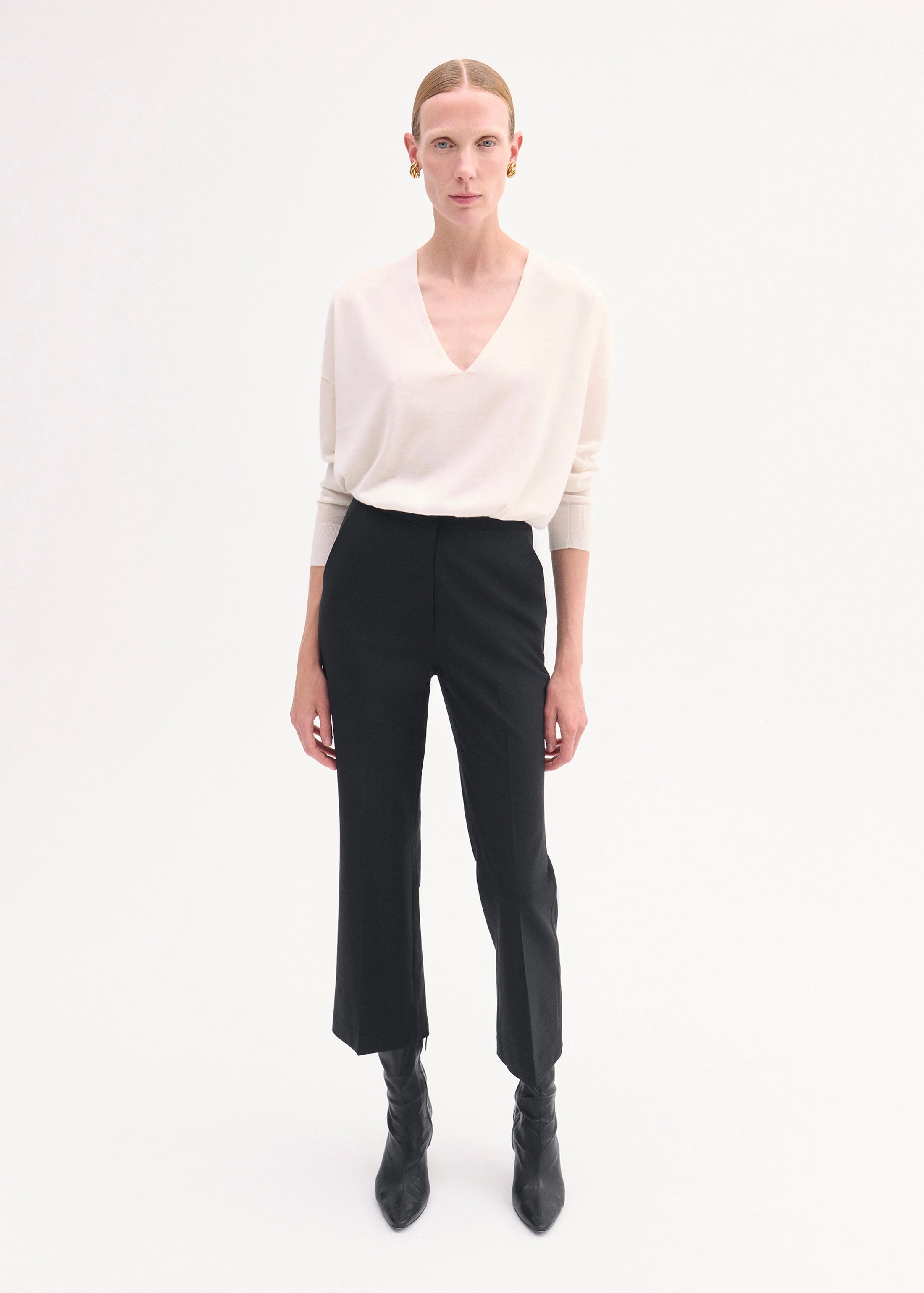 V-Neck Sweater in Fine Cashmere - Ivory